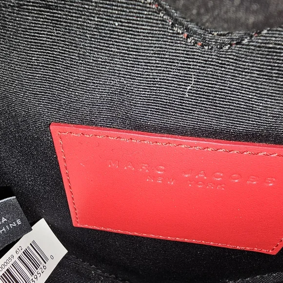 Marc Jacobs Heart Shaped purse - Picture 8 of 16